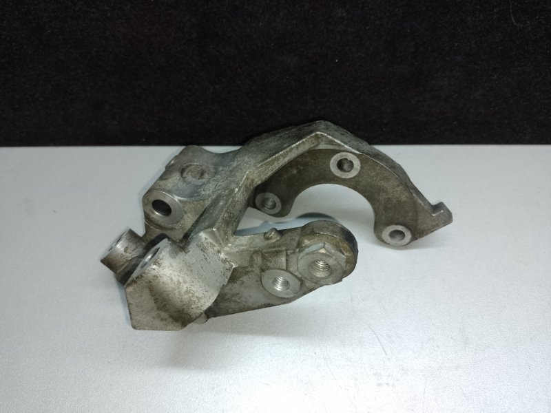 Кронштейн насоса ГУР OUTLANDER XL 05-13 2006 CW 3.0 6B31