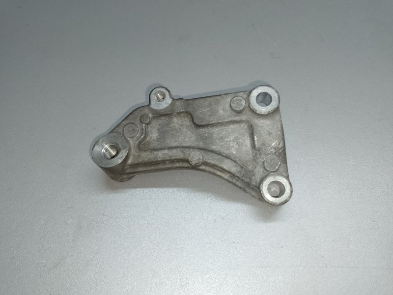 Запчасть кронштейн генератора MITSUBISHI OUTLANDER XL 05-13 2006 CW 3.0 6B31 1801A038 Б/У Кронштейн генератора MITSUBISHI OUTLANDER XL 05-13 2006 CW 3.0 6B31 1801A038 Б/У