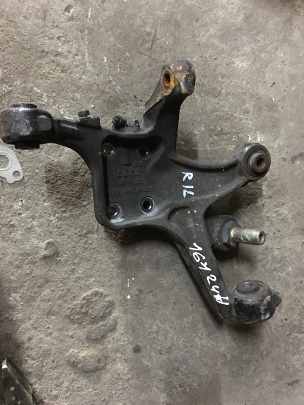 Цапфа задняя левая MITSUBISHI GALANT 03-12 Седан 2.4