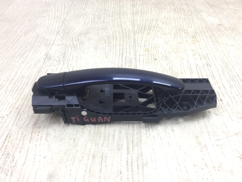 Ручка двери наружная передняя правая VOLKSWAGEN TIGUAN 08-17 2011 5N 2.0 CCTA 5N0837205M Б/У