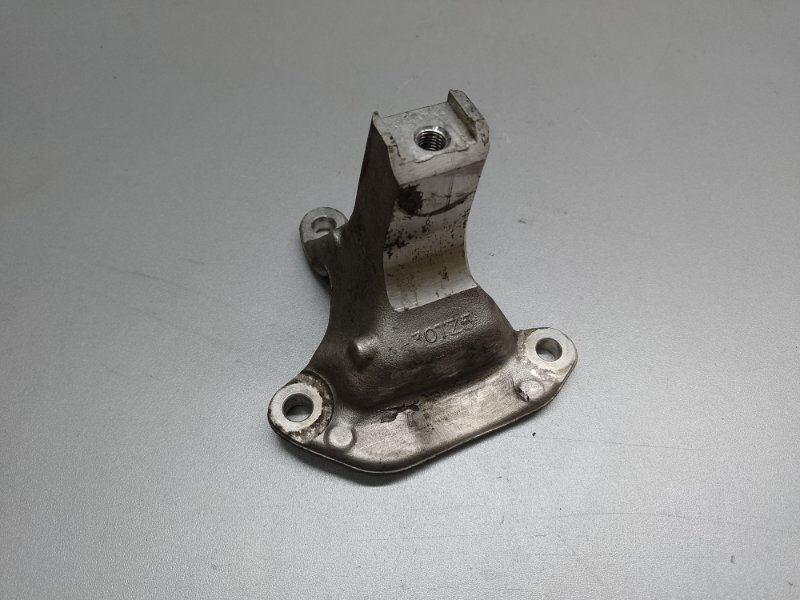 Кронштейн двигателя передний MDX (YD3) 13-21 2013 3.5 J35Y5 Кронштейн двигателя передний MDX (YD3) 13-21 2013 3.5 J35Y5