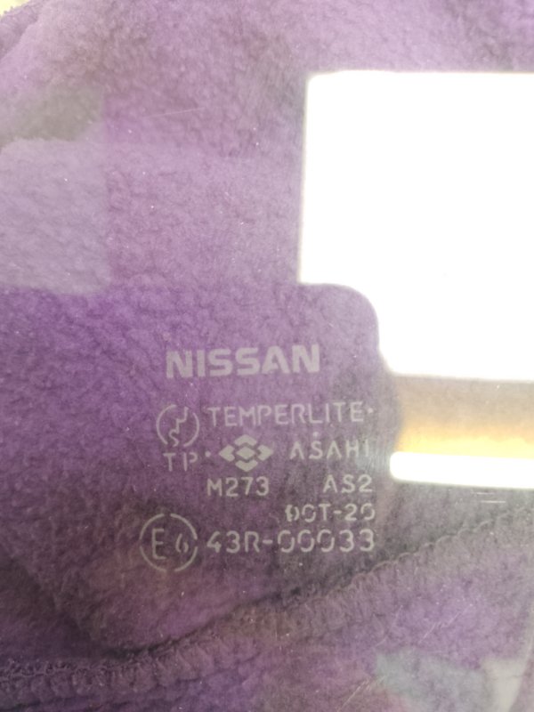 Стекло двери переднее левое NISSAN PRIMERA P-10 90-96