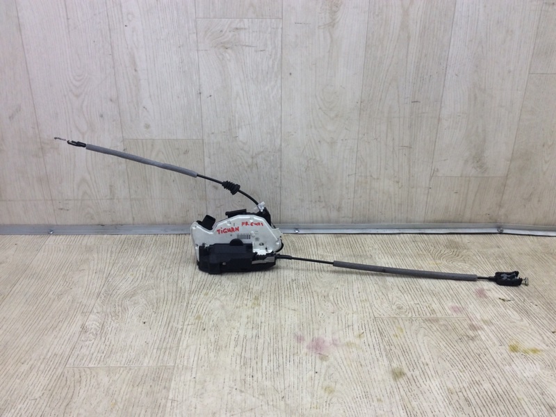 Замок двери передний правый VOLKSWAGEN TIGUAN 08-17 2011 5N 2.0 CCTA 5N1837016F Б/У