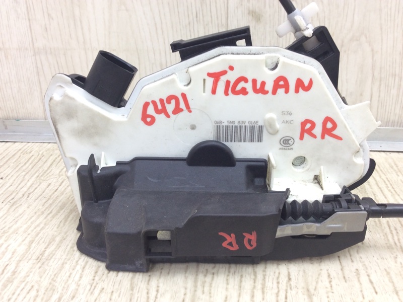 Замок двери задний правый TIGUAN 08-17 2011 5N 2.0 CCTA