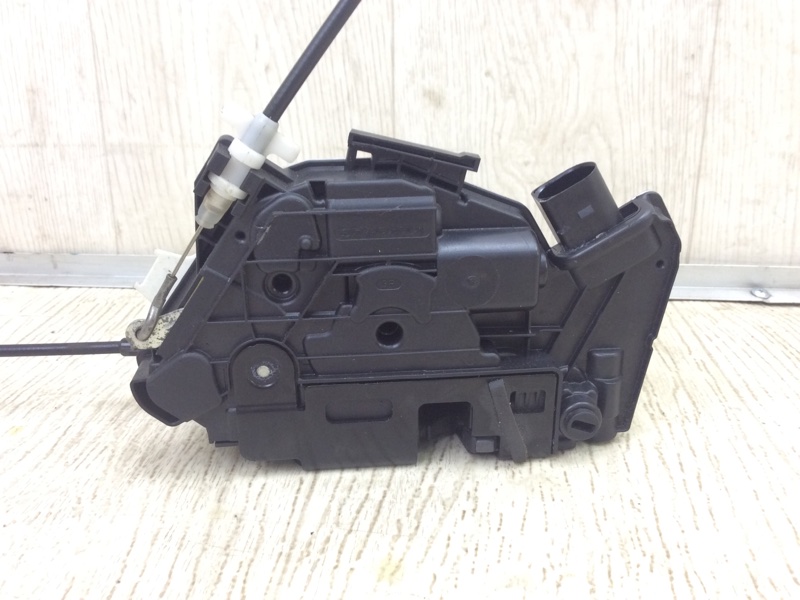 Замок двери задний правый VOLKSWAGEN TIGUAN 08-17 5N 2.0 CCTA