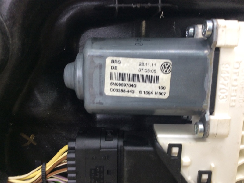 Стеклоподъемник задний правый TIGUAN 08-17 2011 5N 2.0 CCTA Стеклоподъемник задний правый TIGUAN 08-17 2011 5N 2.0 CCTA