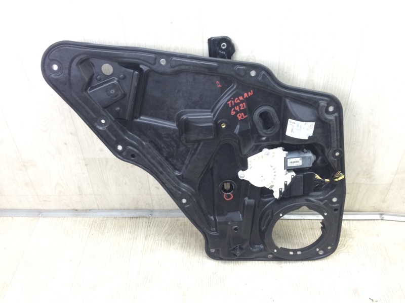 Стеклоподъемник задний левый VOLKSWAGEN TIGUAN 08-17 2011 5N 2.0 CCTA 5N0839461A Б/У