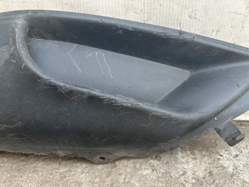 Накладка бампера передняя правая MITSUBISHI OUTLANDER XL 05-13 CW