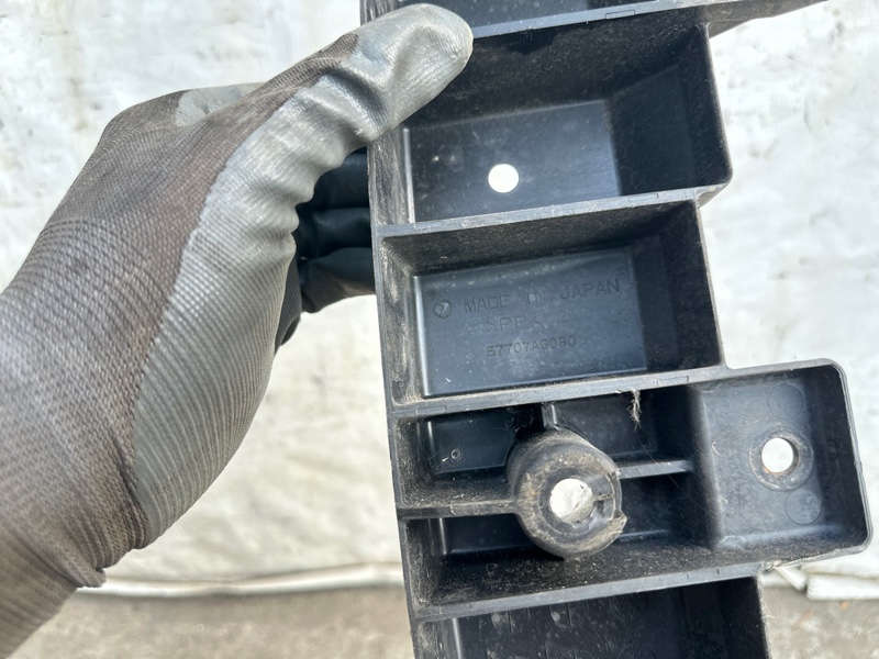 Кронштейн переднего бампера SUBARU OUTBACK 03-09 BP