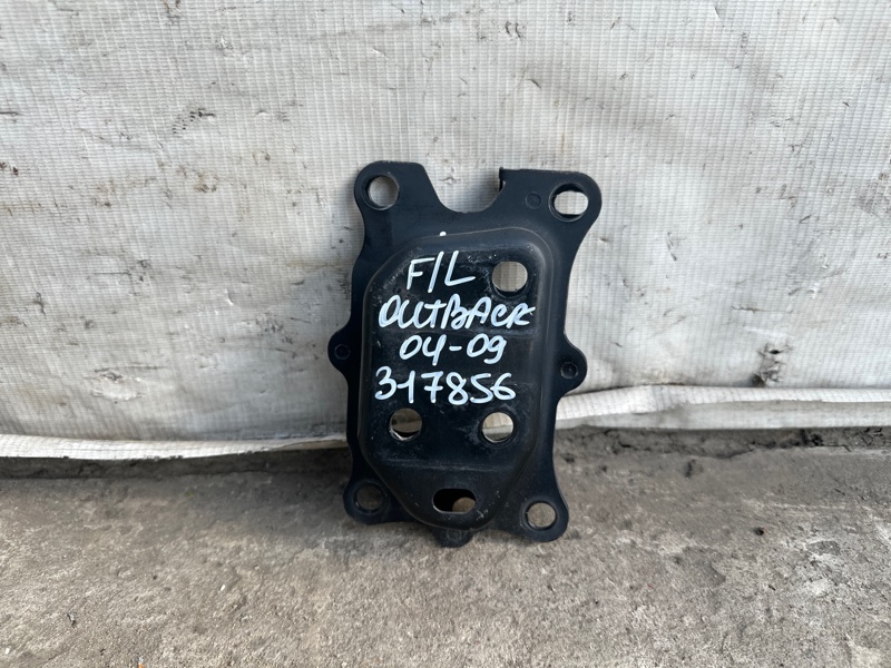 Кронштейн усилителя переднего бампера левый SUBARU OUTBACK 03-09 BP Б/У