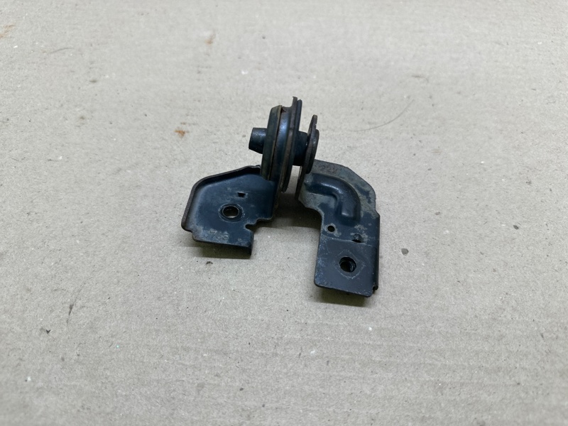 Кронштейн левый SUBARU OUTBACK 03-09 BP