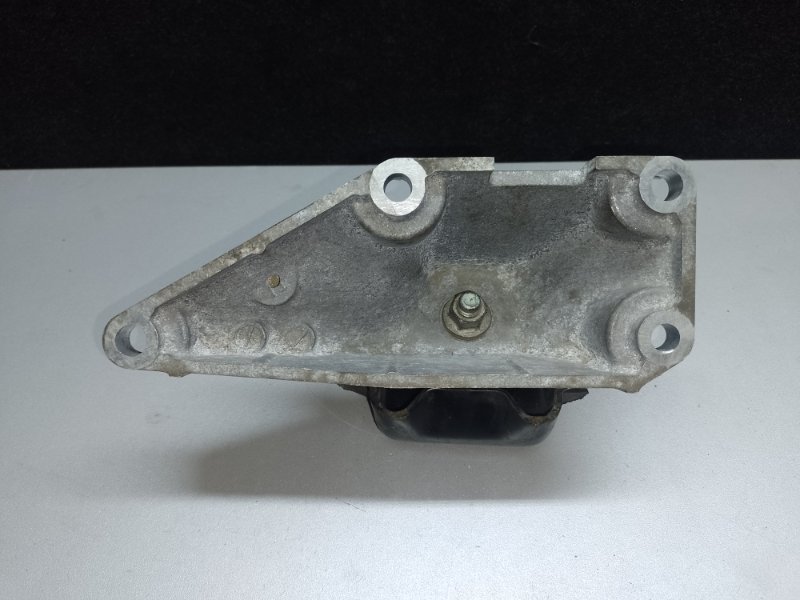 Кронштейн двигателя правый LS430 00-06 2002 4.3 3UZFE
