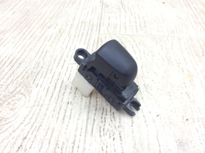 Кнопка стеклоподъемника задняя левая NISSAN QASHQAI/ROGUE SPORT 14- 2020 J11 2.0L MR20DD 25411-4CE0A Б/У