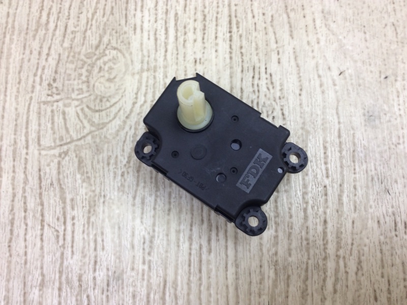 Моторчик заслонки печки MITSUBISHI OUTLANDER XL 05-13 2007 2.4 4B12 7820A080 Б/У