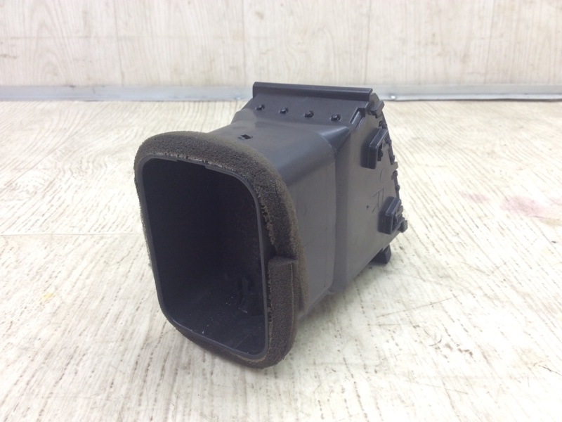 Дефлектор воздушный правый TOYOTA PRIUS - 20 03-11 1NZ-FXE 1.5L