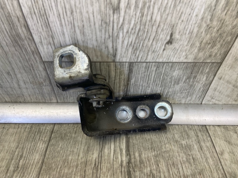 Петля двери верхняя передняя правая FUSION 14- 2017 SEDAN C20HDTX