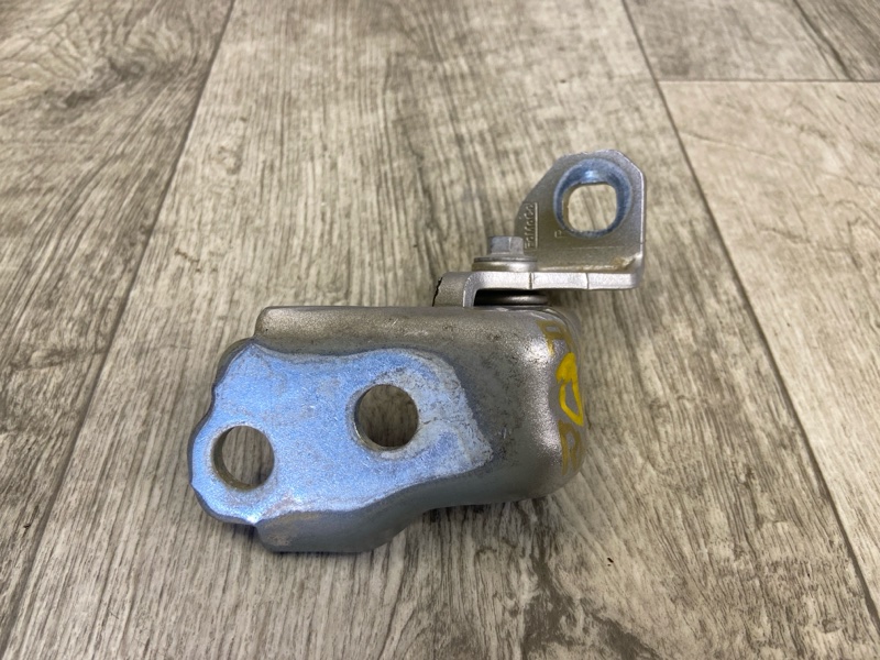 Петля двери нижняя передняя правая FORD ESCAPE 12-19 2018 TM2 2.5 T25HDEX CJ5Z-7822810-B Б/У