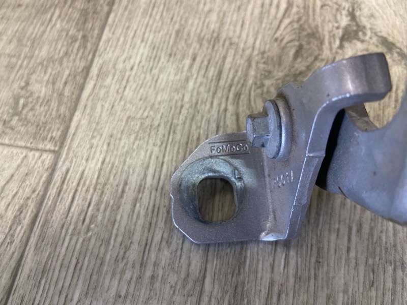 Петля двери нижняя задняя левая ESCAPE 12-19 2018 TM2 2.5 T25HDEX