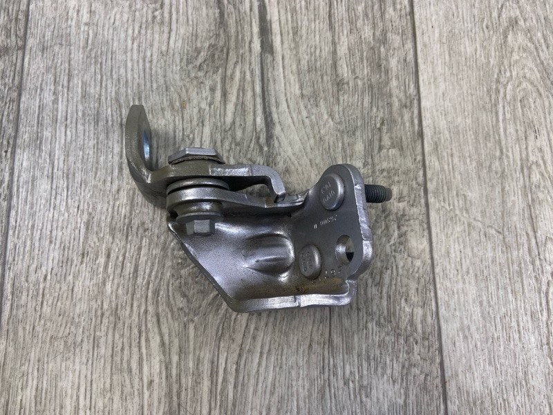 Петля двери верхняя задняя правая ESCAPE 12-19 2018 TM2 2.5 T25HDEX