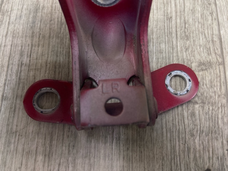 Петля двери нижняя задняя правая FORTE/CERATO TD 08-13 2009 TD 2.0 G4KD