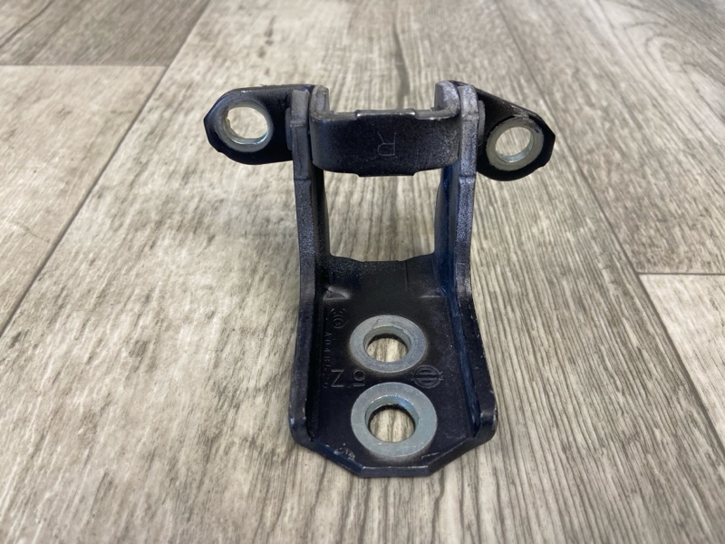 Петля двери нижняя передняя левая INFINITI Q50 15-20 SEDAN 2.0T M274