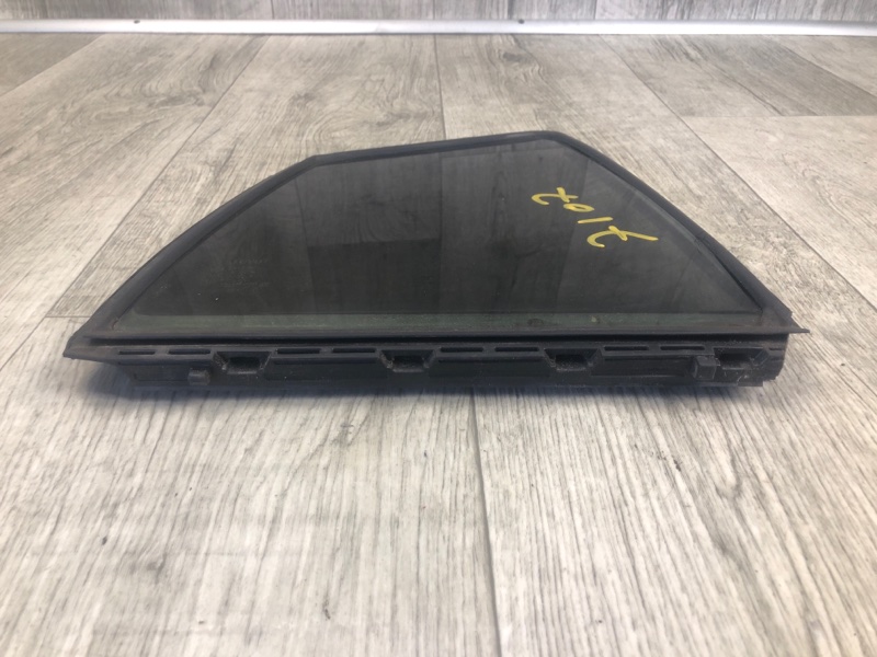 Стекло двери глухое заднее правое TOYOTA PRIUS 16- 1.8 2ZRFXE Стекло двери глухое заднее правое TOYOTA PRIUS 16- 1.8 2ZRFXE