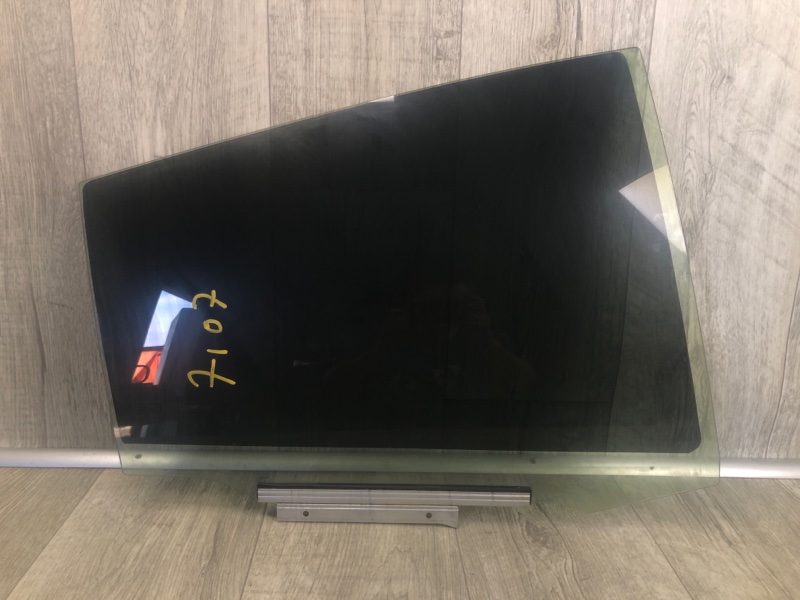 Запчасть стекло двери заднее правое TOYOTA PRIUS 16- 2016 1.8 2ZRFXE 6811347100 Б/У Стекло двери заднее правое TOYOTA PRIUS 16- 2016 1.8 2ZRFXE 6811347100 Б/У