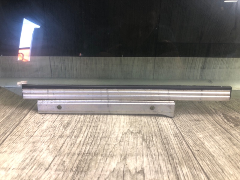 Стекло двери заднее правое TOYOTA PRIUS 16- 1.8 2ZRFXE Стекло двери заднее правое TOYOTA PRIUS 16- 1.8 2ZRFXE