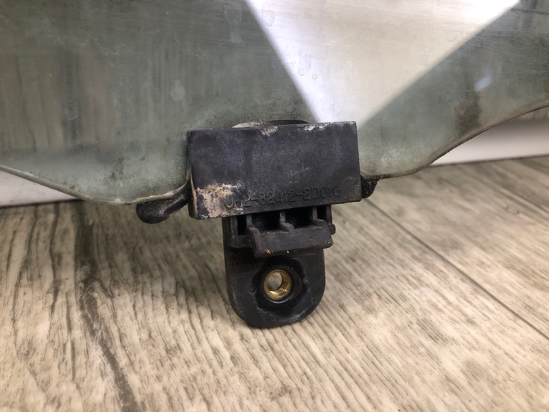 Стекло двери переднее левое FORTE/CERATO TD 08-13 2009 TD 2.0 G4KD Стекло двери переднее левое FORTE/CERATO TD 08-13 2009 TD 2.0 G4KD