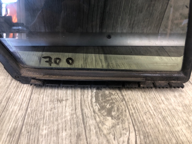 Стекло двери глухое заднее правое Q50 15-20 2016 SEDAN 2.0T M274