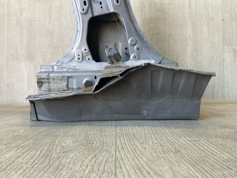 Стойка кузова средняя левая LEAF 10-17