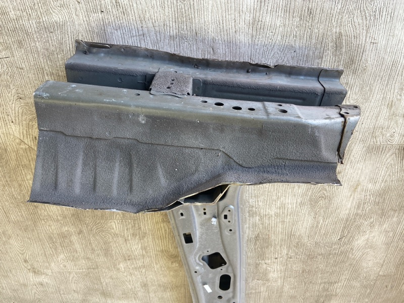 Стойка кузова средняя левая LEAF 10-17