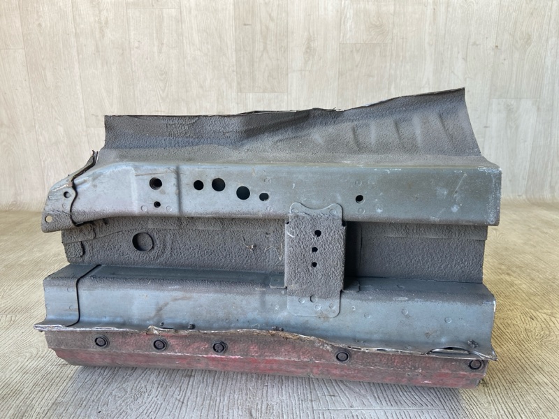 Стойка кузова средняя левая LEAF 10-17