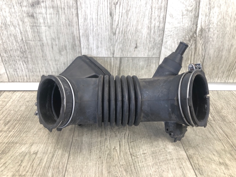 Патрубок воздушного фильтра TOYOTA CAMRY 55 14-17 Патрубок воздушного фильтра TOYOTA CAMRY 55 14-17