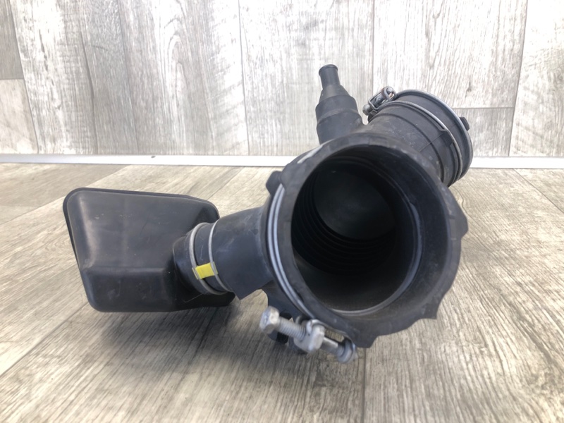 Патрубок воздушного фильтра CAMRY 55 14-17 Патрубок воздушного фильтра CAMRY 55 14-17