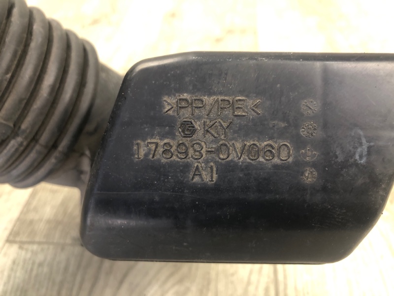 Патрубок воздушного фильтра CAMRY 55 14-17 Патрубок воздушного фильтра CAMRY 55 14-17