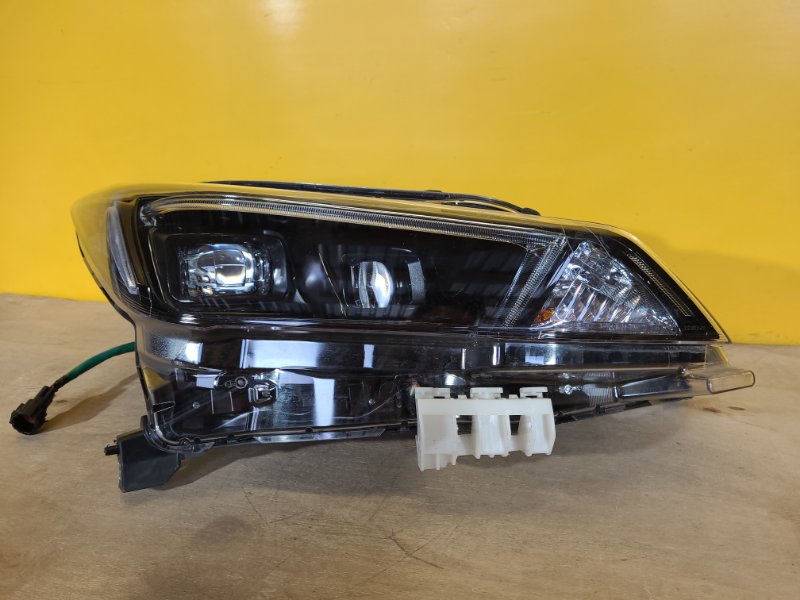 Фара правая NISSAN LEAF 18- 260105SH5A Б/У