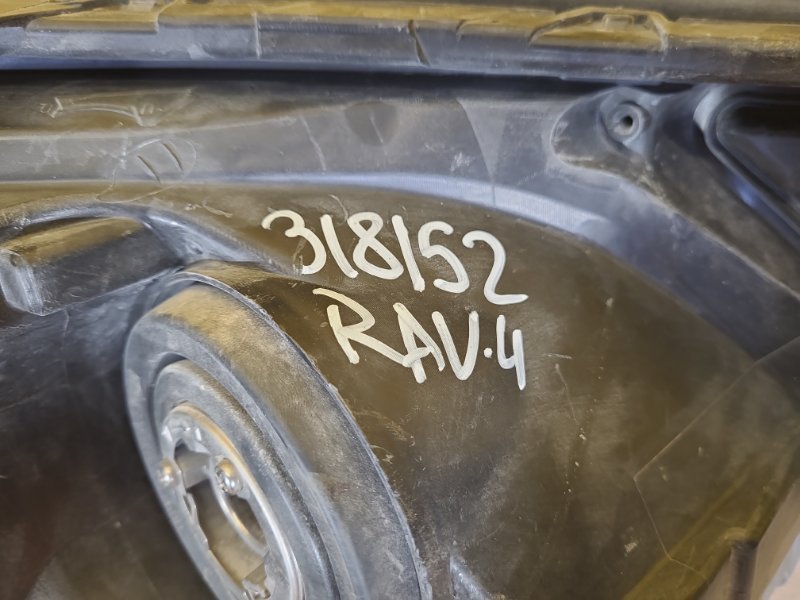 Фара левая RAV4 13-19