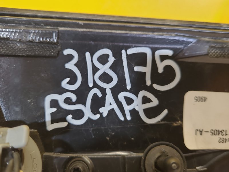 Фонарь наружный левый ESCAPE 19 -