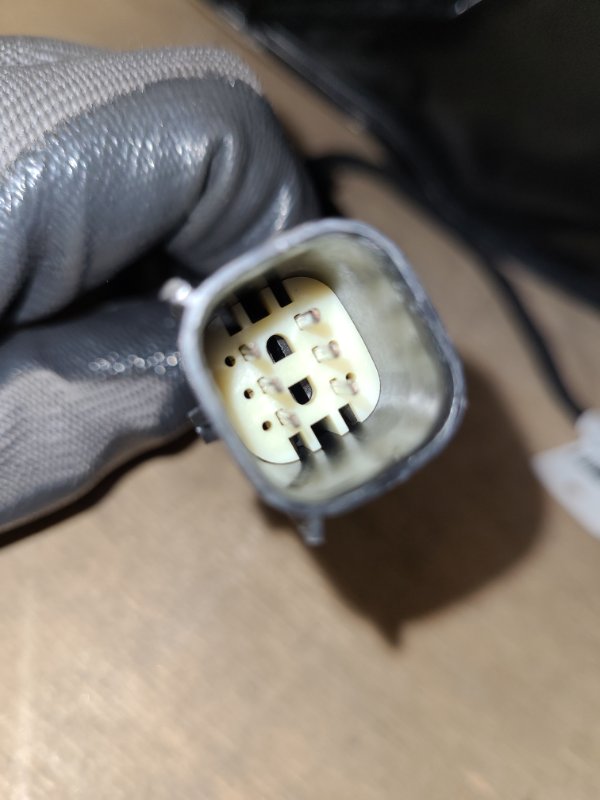 Фонарь наружный левый ESCAPE 19 -