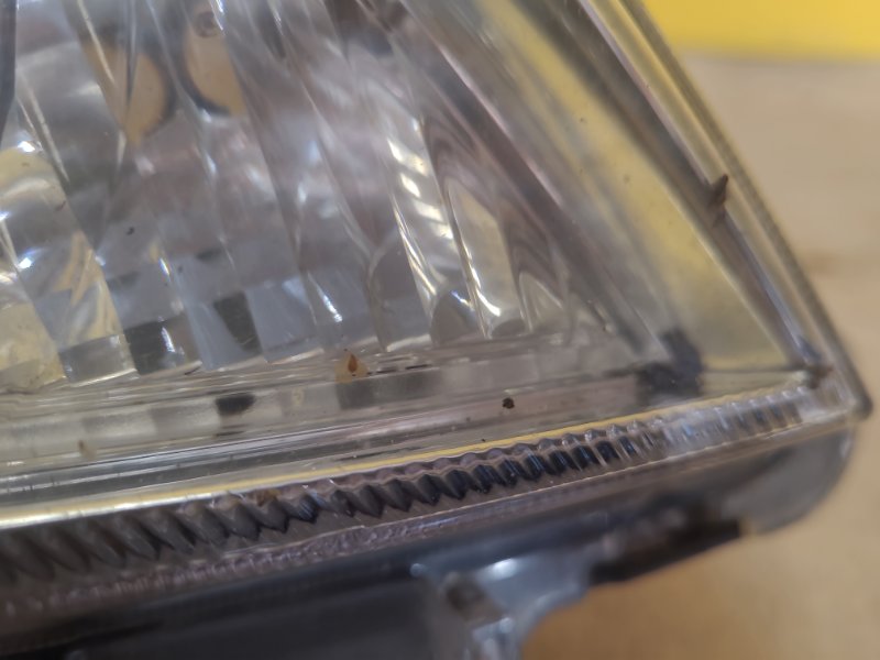 Фара правая AURIS 06-12