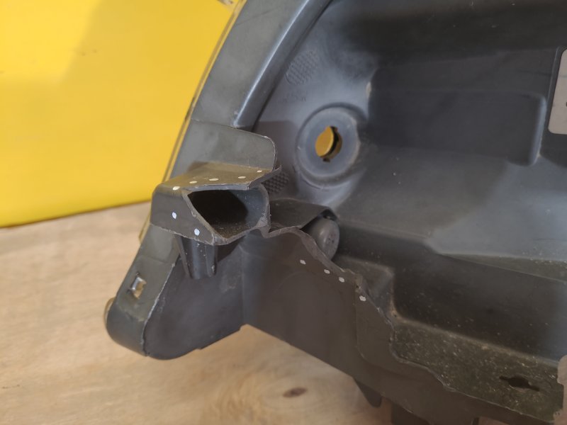 Фара правая AURIS 06-12