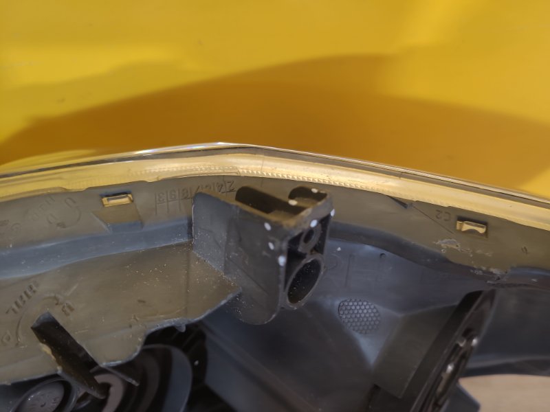 Фара правая AURIS 06-12