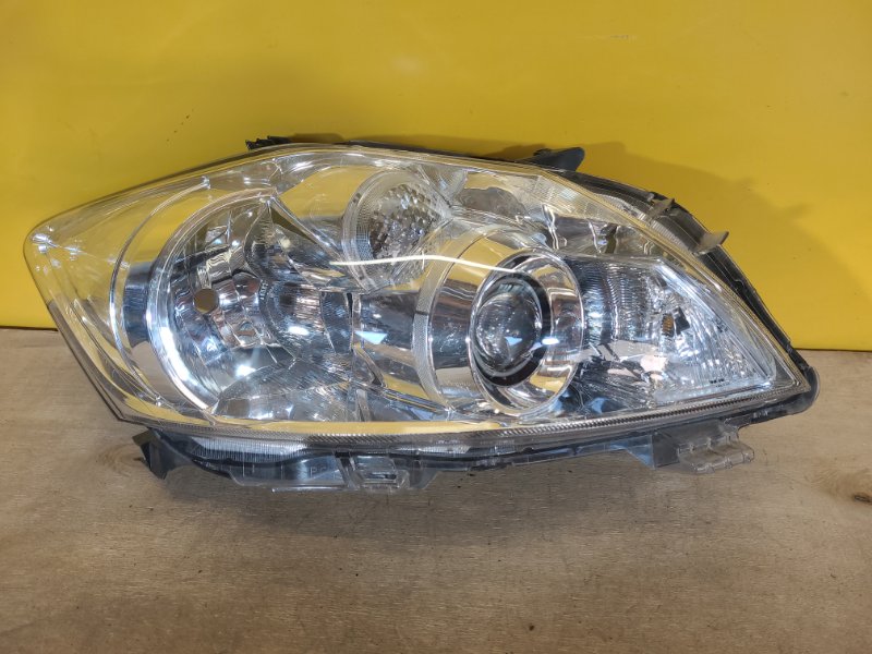 Фара правая TOYOTA AURIS 06-12 8111002A40 Б/У