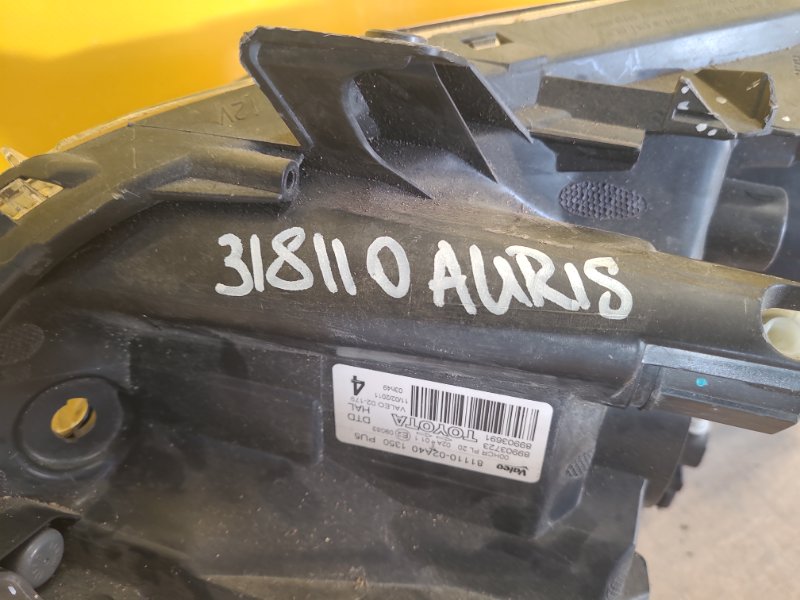 Фара правая AURIS 06-12