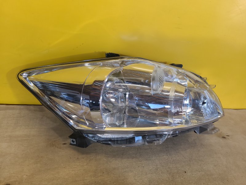 Фара правая TOYOTA AURIS 06-12