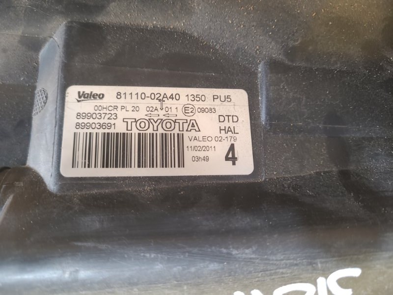 Фара правая AURIS 06-12