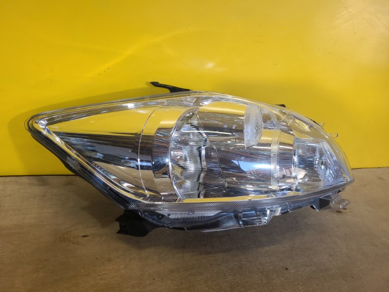 Фара правая TOYOTA AURIS 06-12
