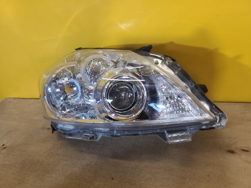 Фара правая AURIS 06-12