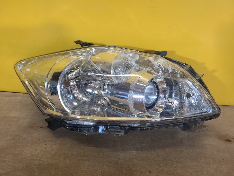 Фара правая TOYOTA AURIS 06-12 8111002A40 Б/У